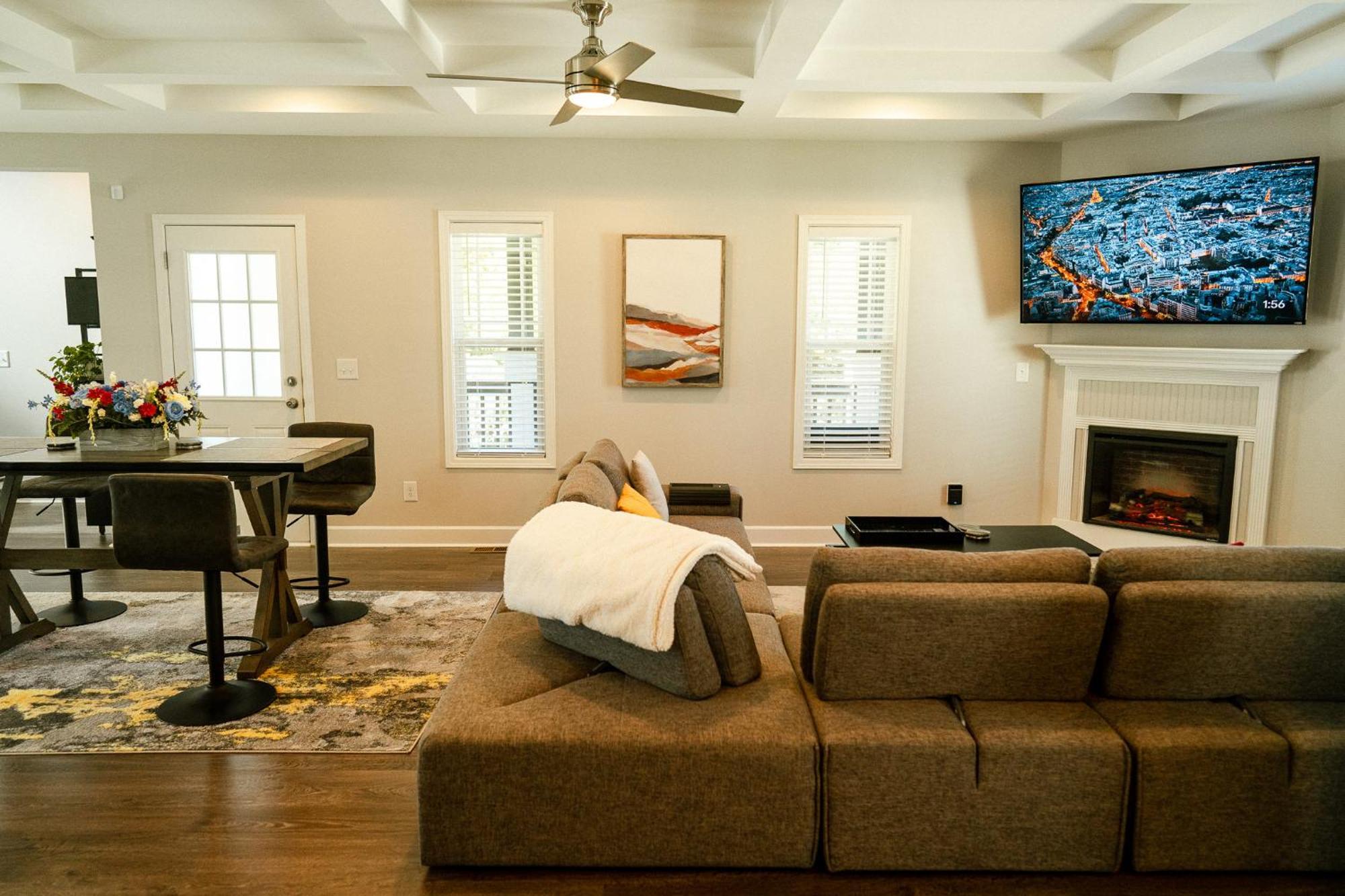 Enjoy This Mini-Mansion Near Downtown And The Airport! 애틀랜타 외부 사진