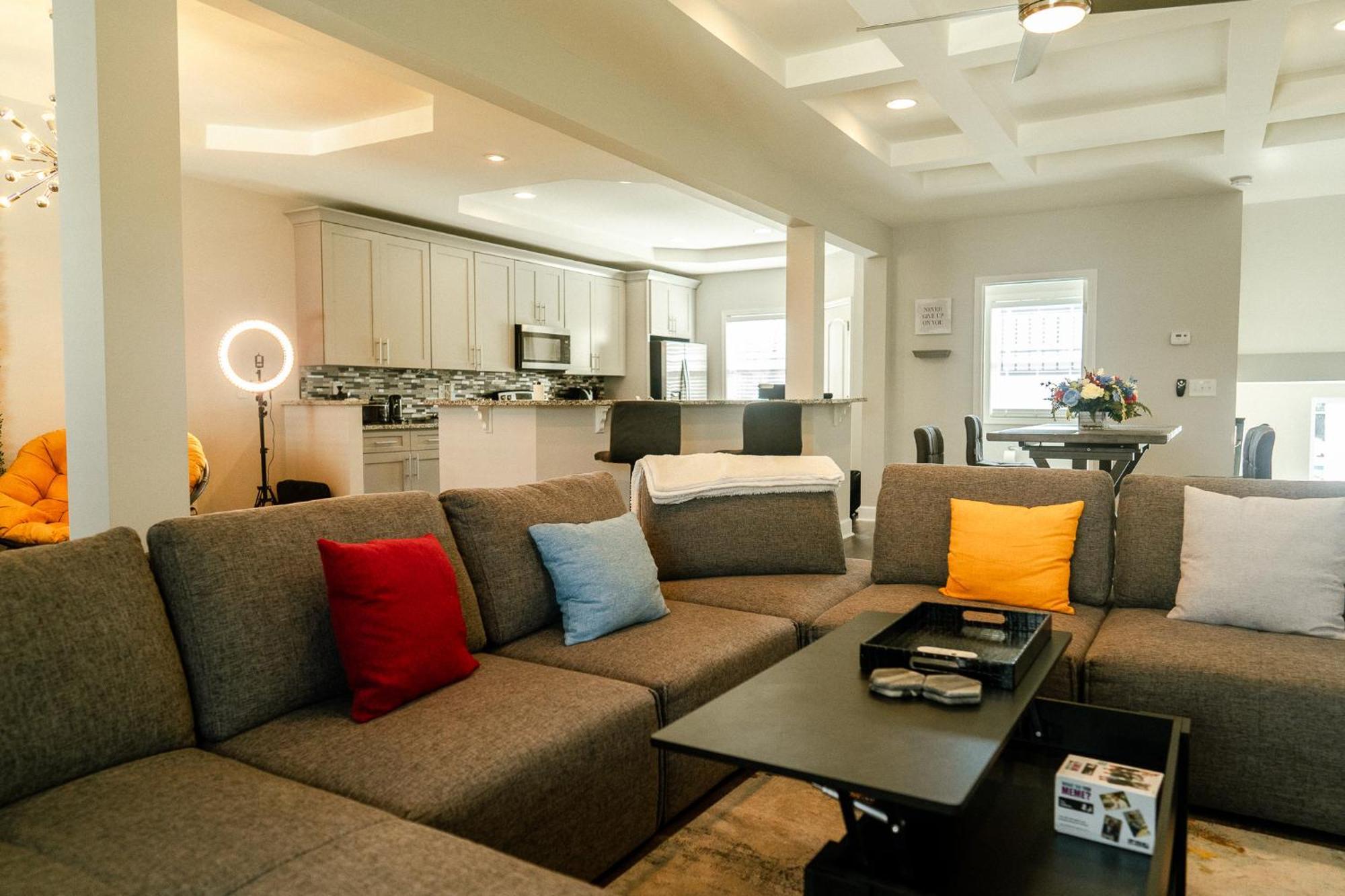 Enjoy This Mini-Mansion Near Downtown And The Airport! 애틀랜타 외부 사진