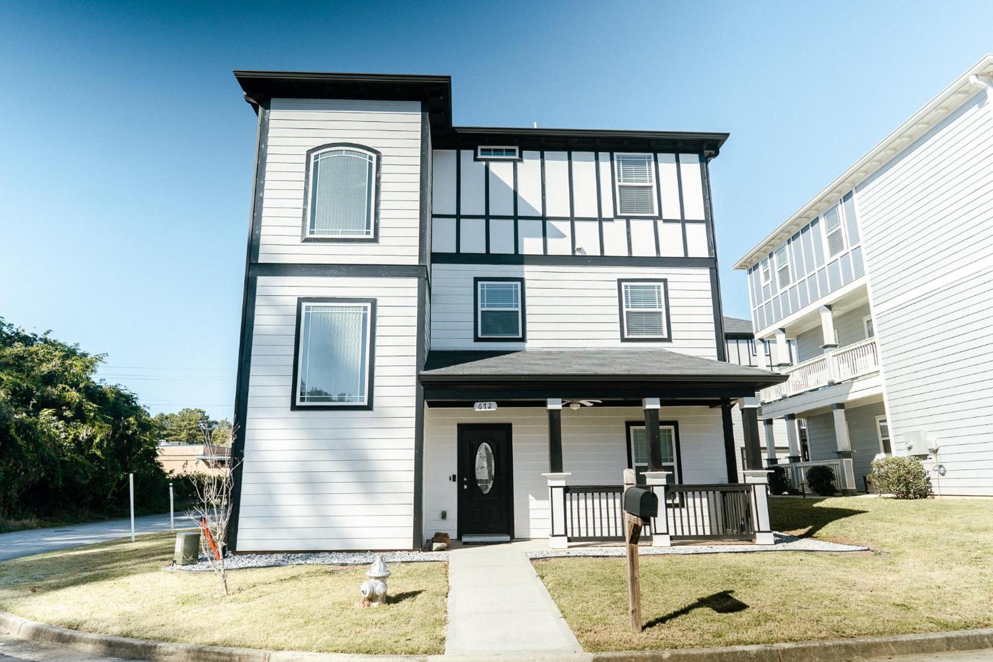 Enjoy This Mini-Mansion Near Downtown And The Airport! 애틀랜타 외부 사진