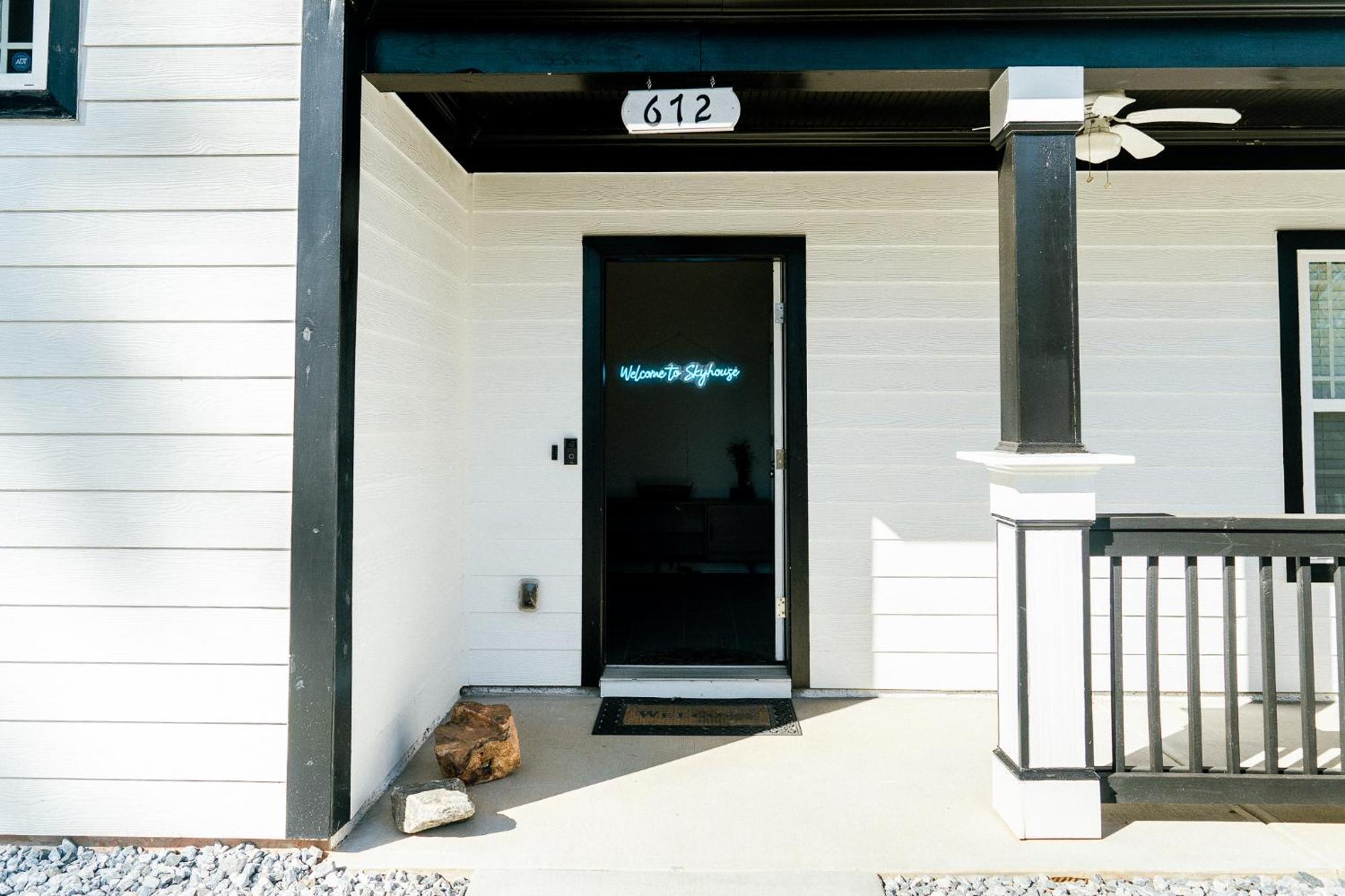 Enjoy This Mini-Mansion Near Downtown And The Airport! 애틀랜타 외부 사진
